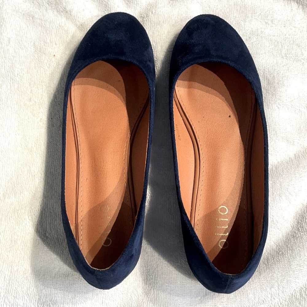 Ollio. Size 9. Faux suade flat. Worn once.